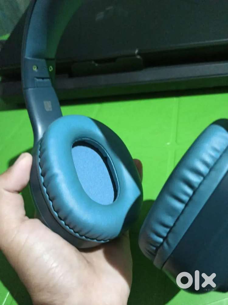 Rockerz 421 (boat headphones)