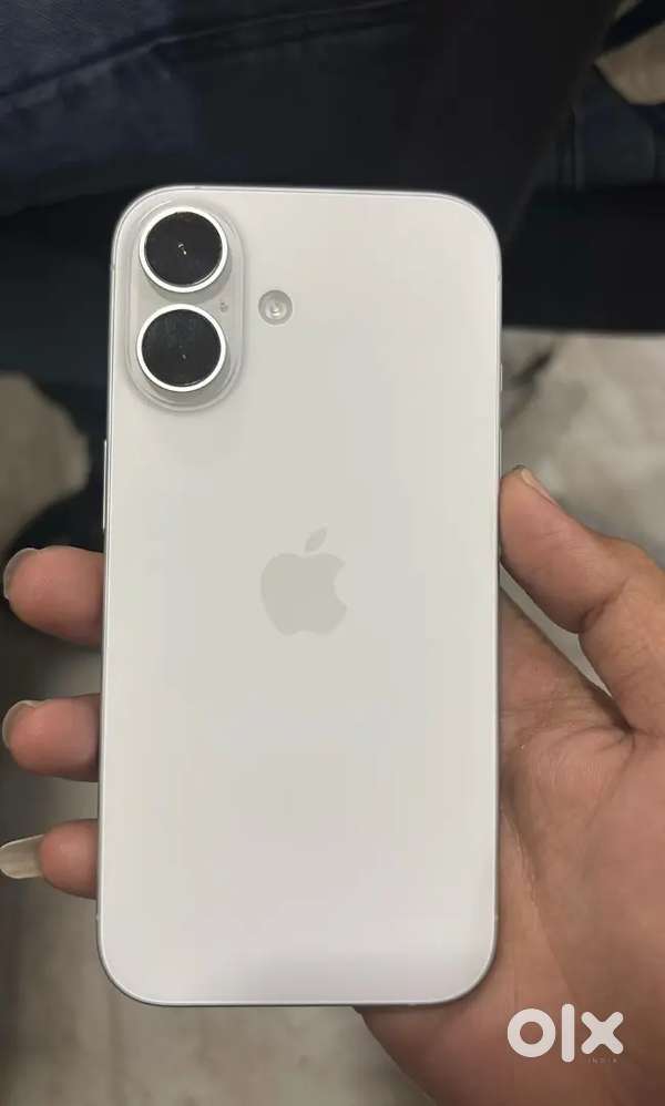 Selling my 4 month old I phone 16 with bill and box available