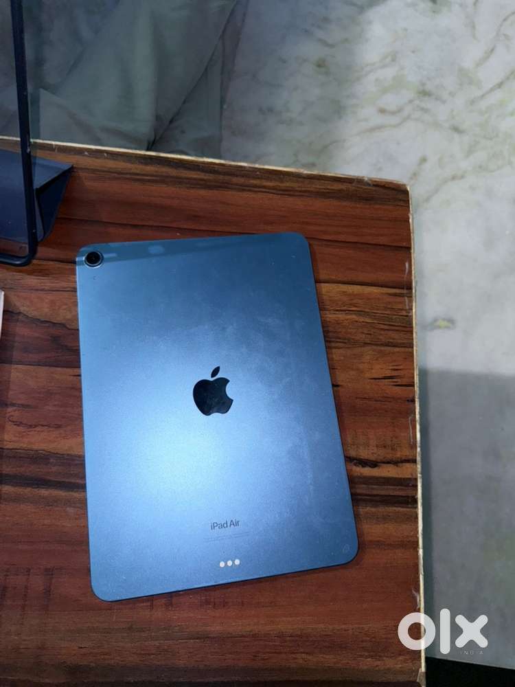 Ipad air 5  with box With adapter and cable also kingone stylus