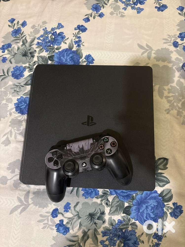 PS4 slim perfect condition