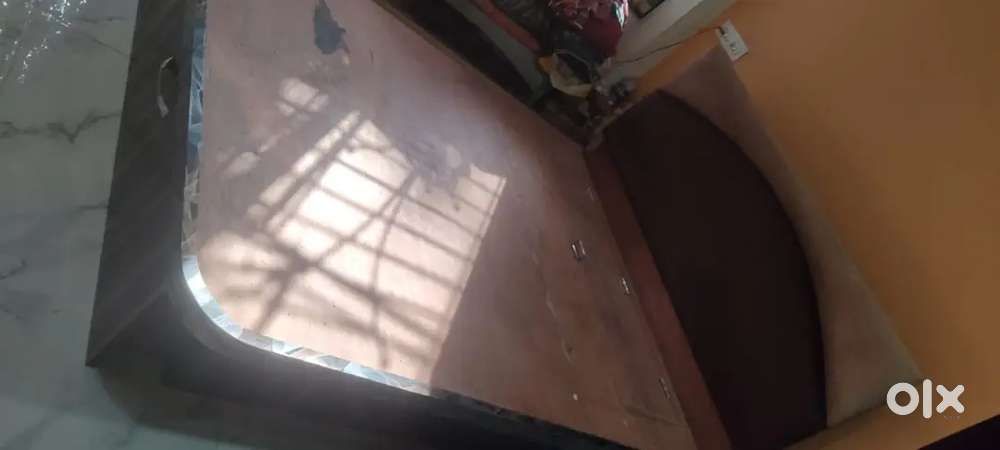 want to sell king size bed with best quality matress in good condition