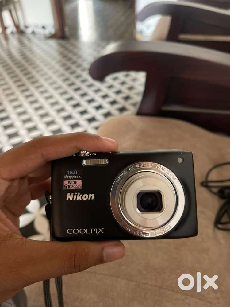 Nikon COOLPIX S2700 camera