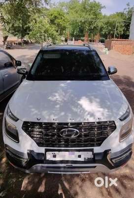 Hyundai Venue 2020 Petrol Well Maintained call on