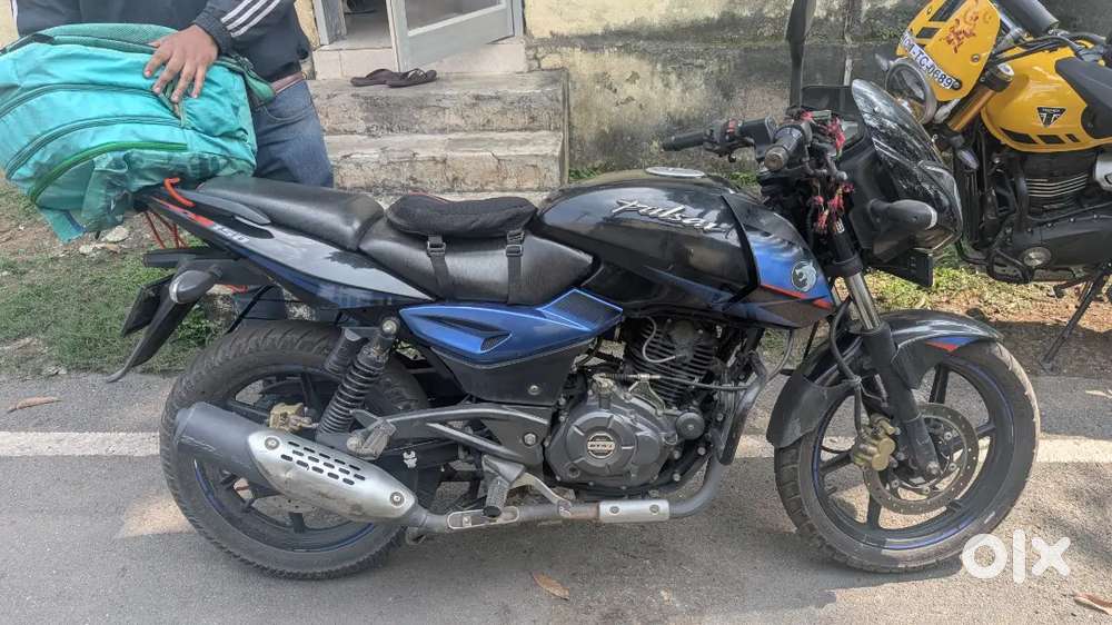 Pulsar 150 Twin Disc Black color