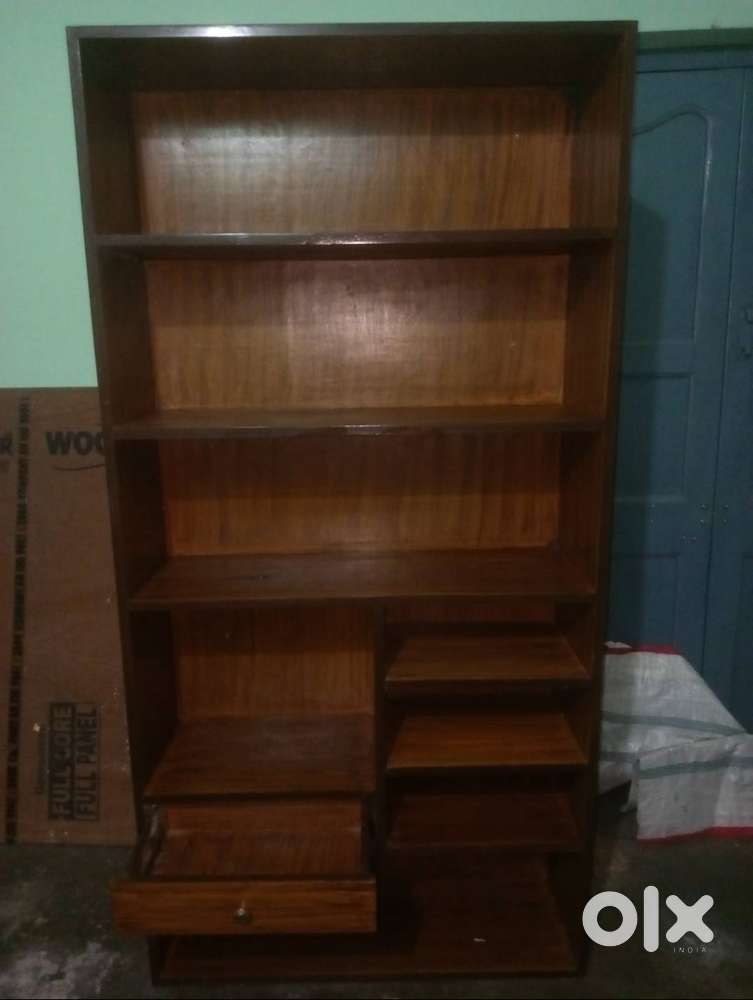 Strong Wooden Bookshelf – 6ft × 3ft × 1ft, Polished Finish