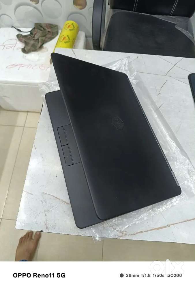 Dell cor i3 ram 8 SSD 256 gb win 11