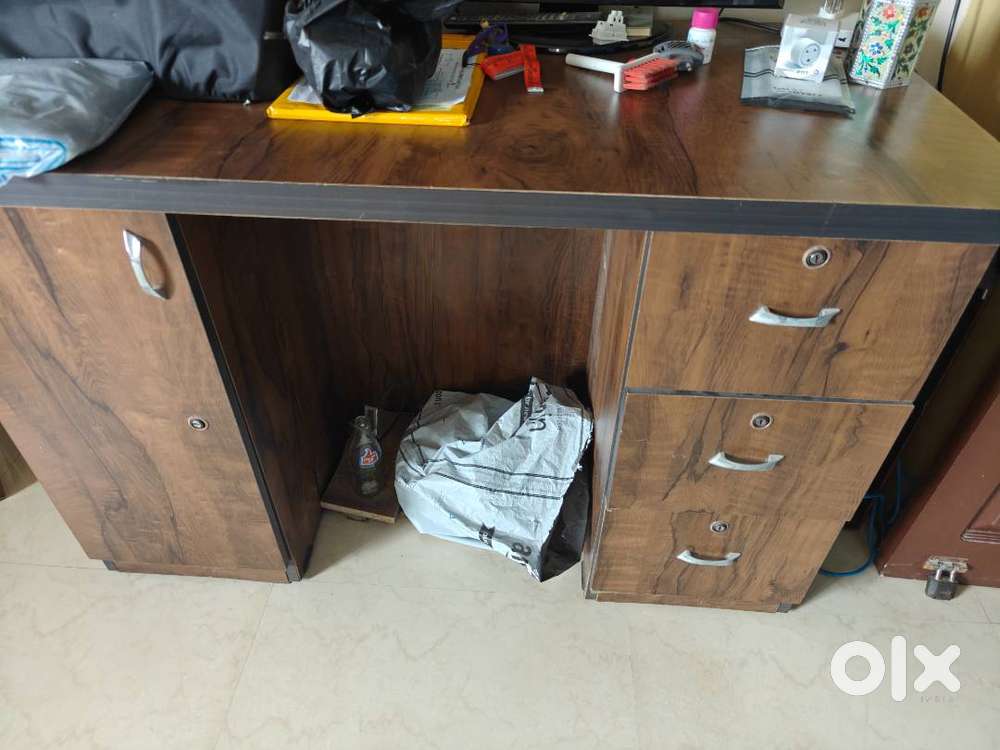 Wooden table for sale , New Condition