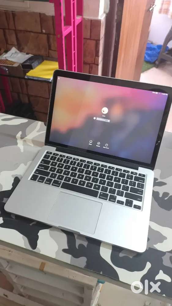 Macbook pro 13inc retina i5 for sell in just 6500