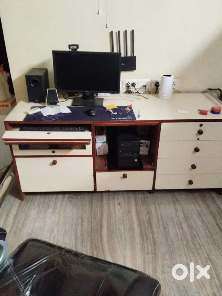 Computer table and storages Anuse