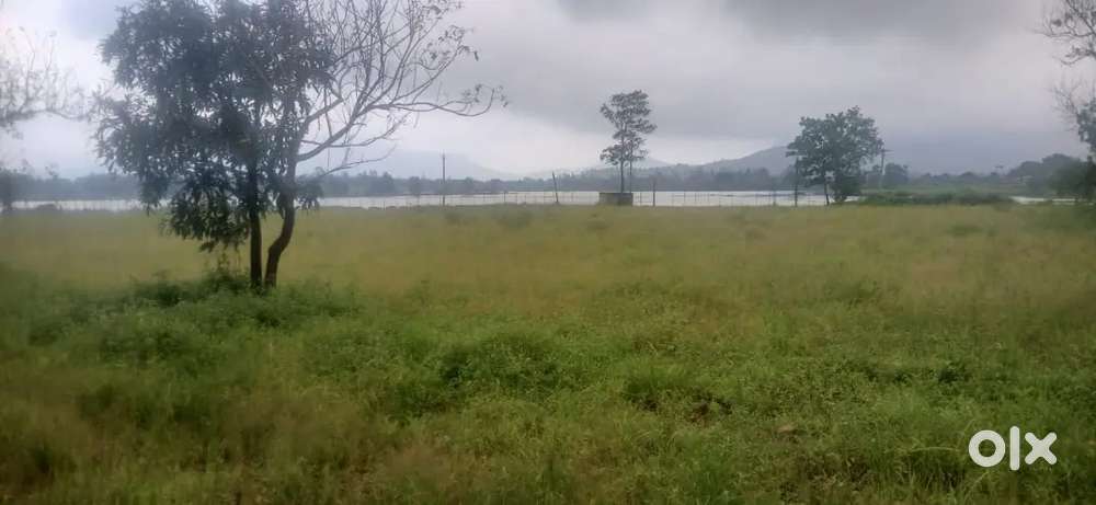 साडेपाच एकर बेजे डॅमला लागून