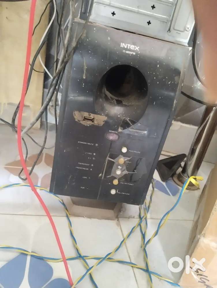 Home theatre with 4 speaker