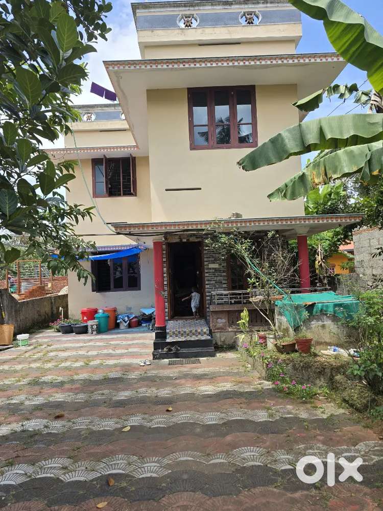 16CENT 8YERAS OLD HOUSE KAZHAKKOOTTAM KATTAYIKONAM 78LAK
