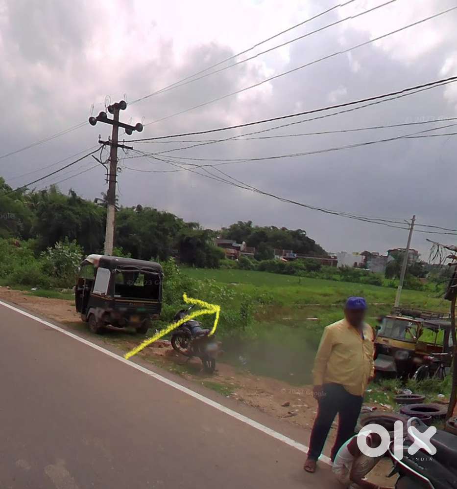 Roadside corner plot at gurunthi square