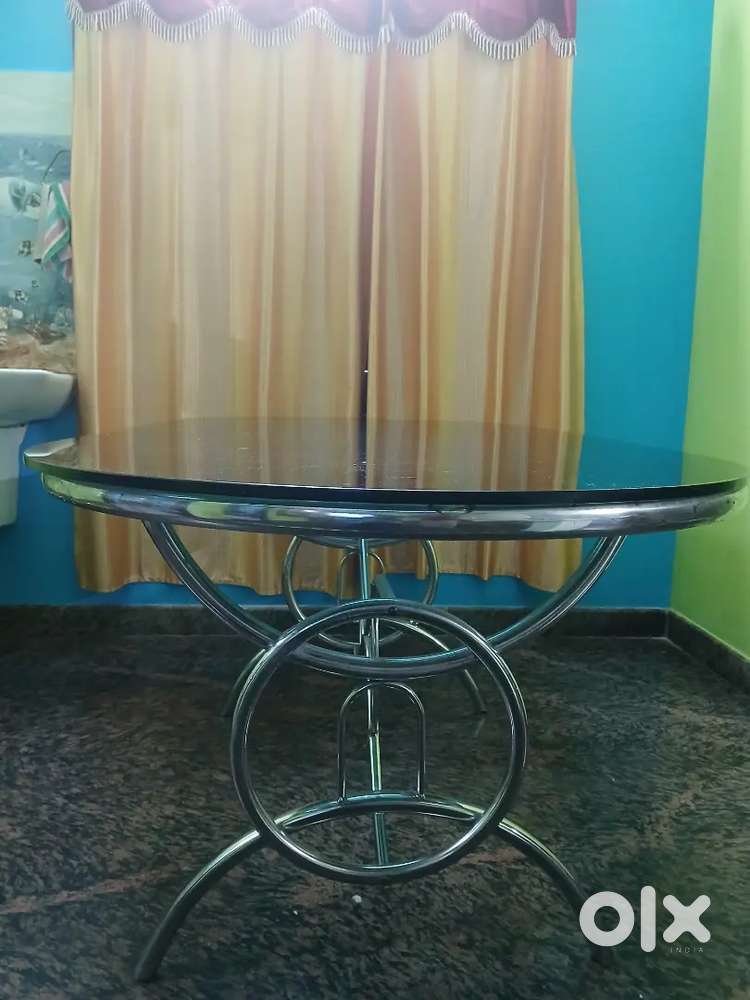 Dining table for sale