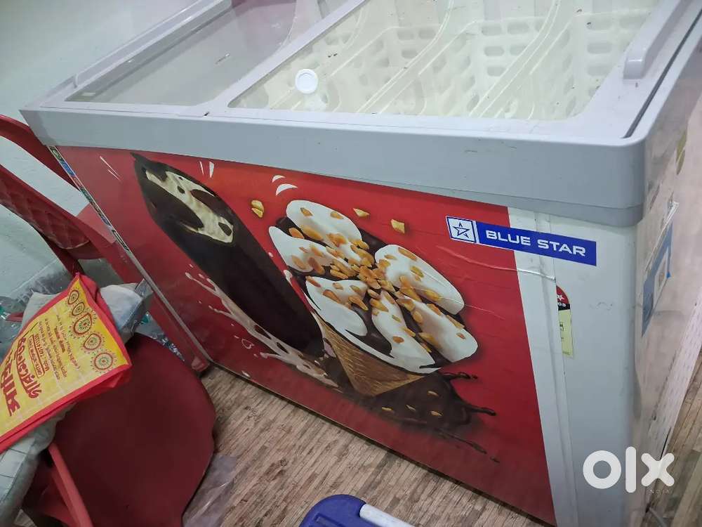 Deep freezer for icecream shop