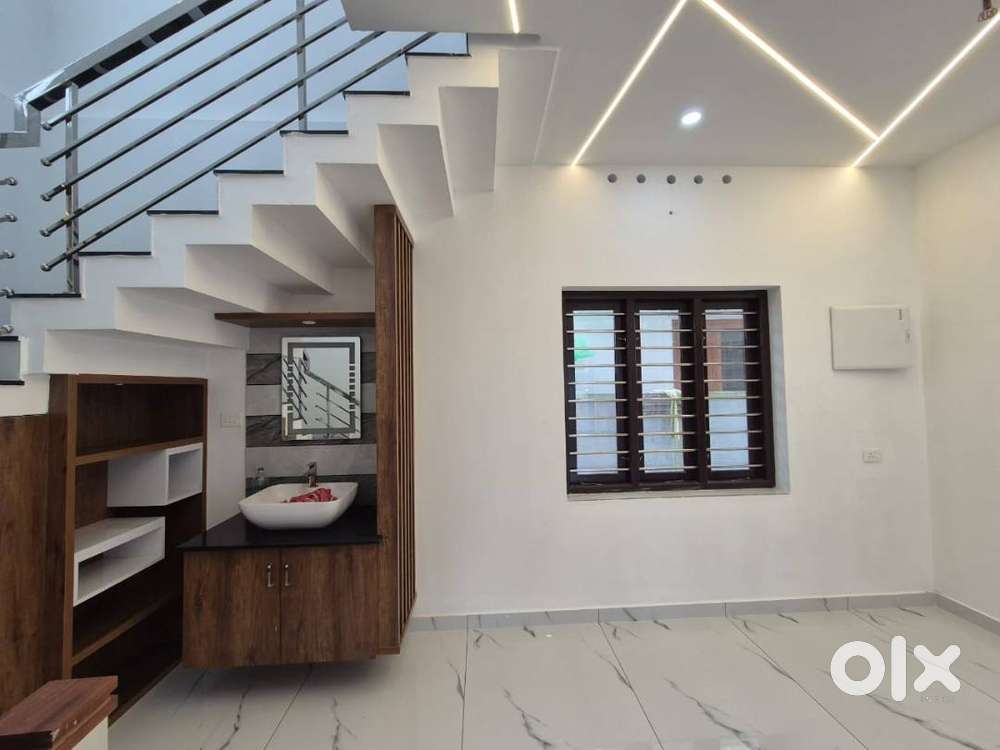 1630sqft 4BHK Semifurnished House with 4.100cent in Manjumal, Edapally
