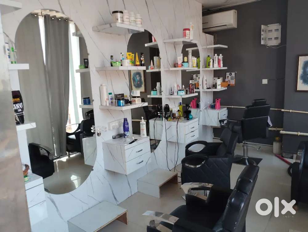 Female beautician for female client