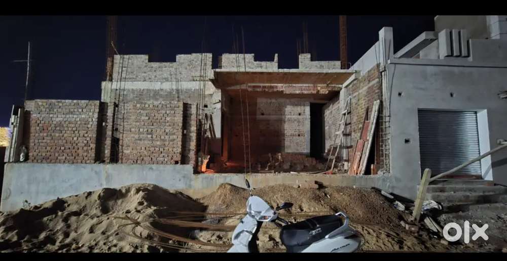चरोदा दादर में अंडर कंस्ट्रक्शन मकान बेचना है ।