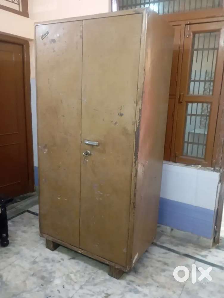 Steel Almirah size 6by3' with drawers & locker Very good condition
