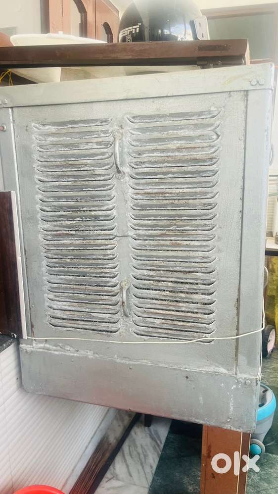 Cooler with stand and 5 fans