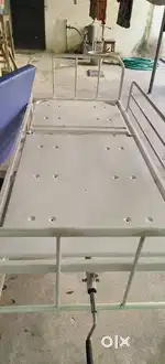 ADJUSTABLE BED