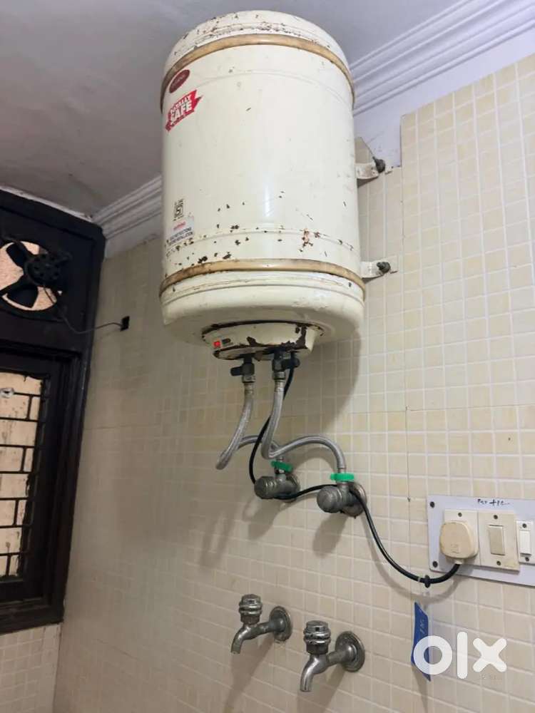 Working condition 25 ltr geyser