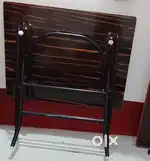 Folding table