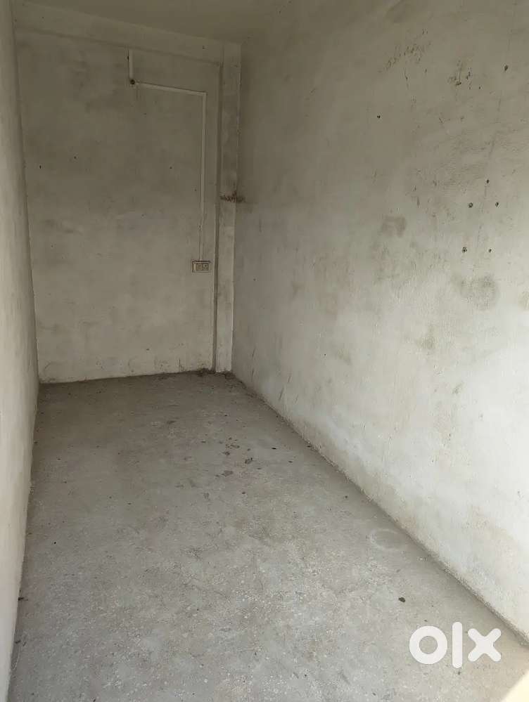 Room on rent main highway pe