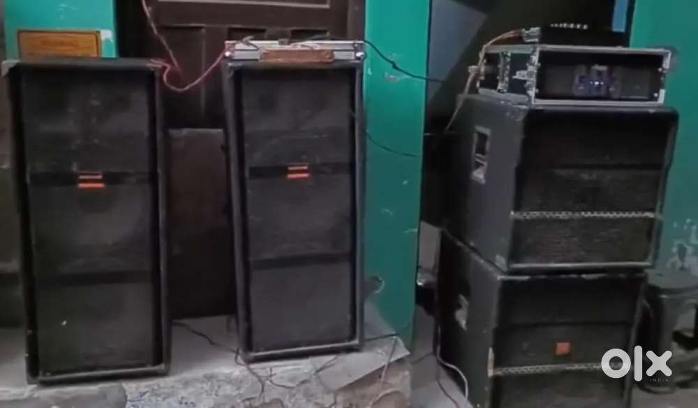 2 top 2 single bass 1 amplifier 4000 watts 1 mixer 3 channel   & wires