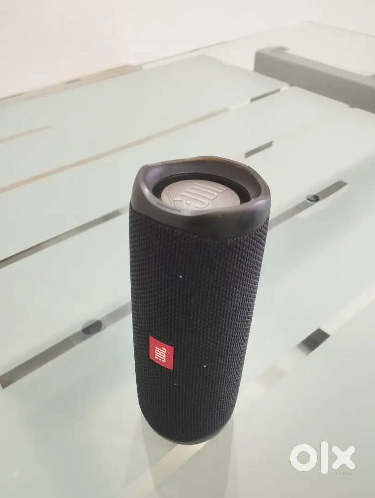 JBL Flip 5 Bluetooth speaker