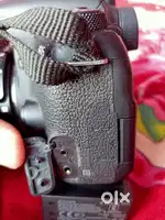 Canon 77d DSLR touch & flip display