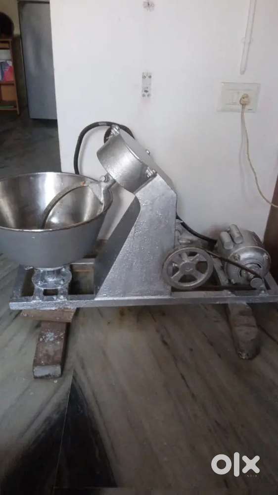FLOUR MIXING MACHINE