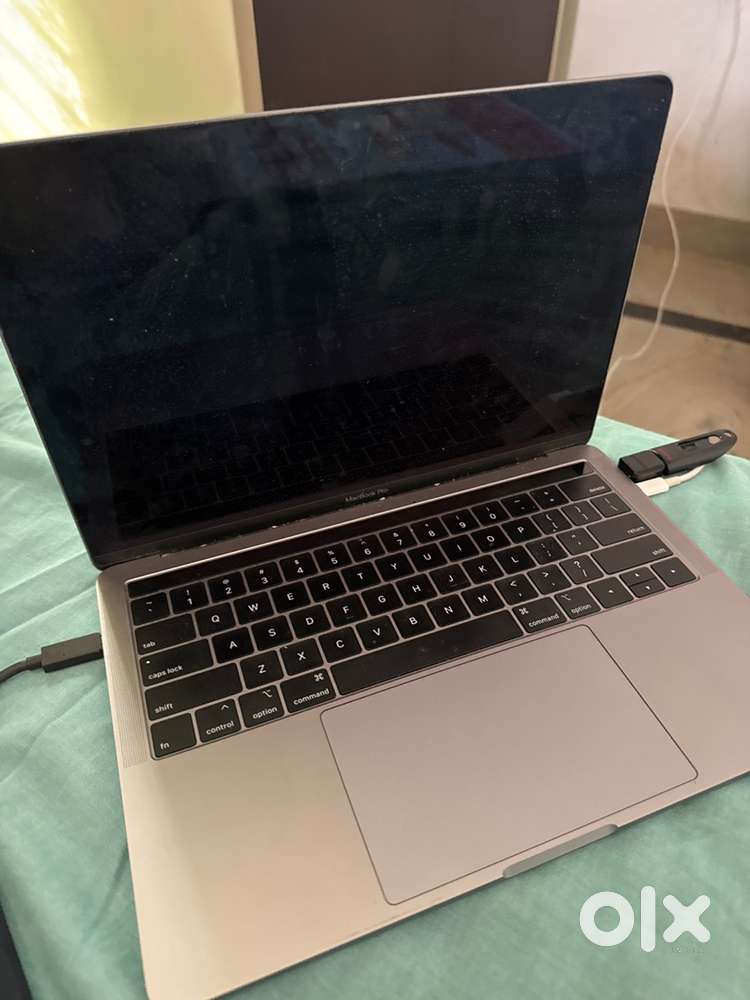 MacBook Pro 2020 i5 256GB SSD Touch Bar grey