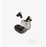 Skull candy earbuds new condition with bill and box.