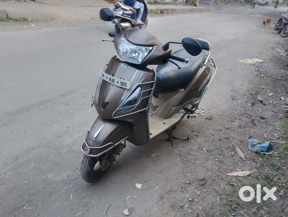 2018 jupiter clasic,39k 1st owner,100% smooth engine, og colour