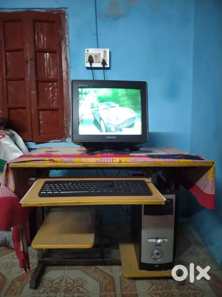 Desktop Computer WITH TABLE