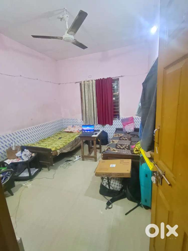 Need 1 working roommate for only boys