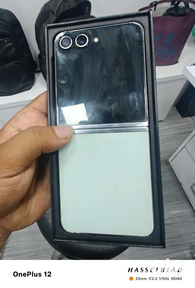 Samsung flip 5 8/256gb box 100% condition
