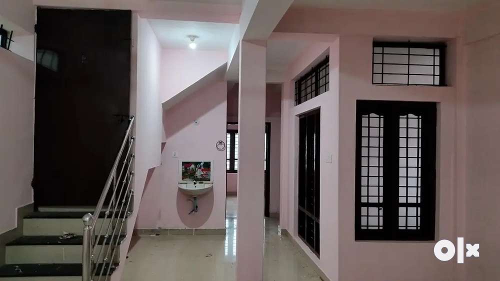 Spacious 4BHK next to HOSPITAL- Perfect for Family/Commercial Use!