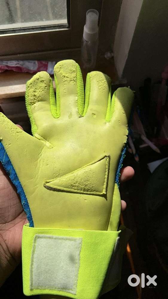 Nivia Ashtang football gloves