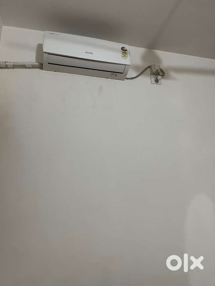 1 room mate required