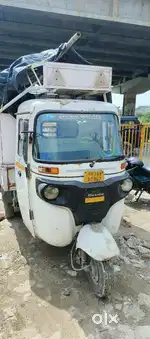 Bajaj maxima c cng