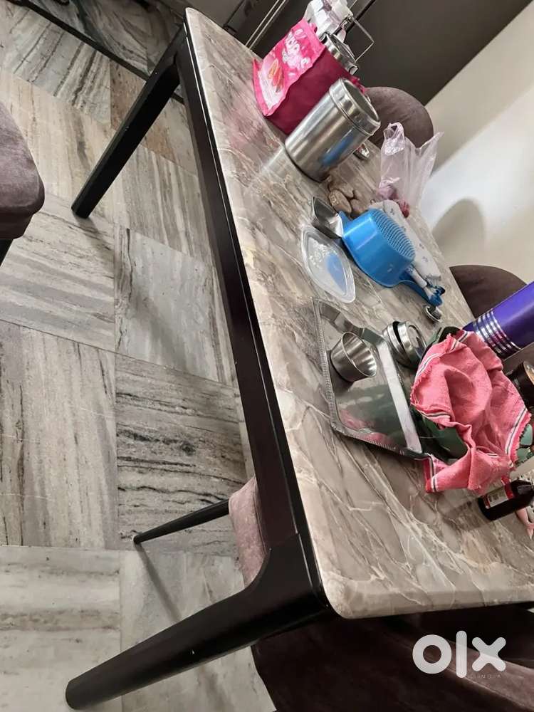 Marbel Dining table