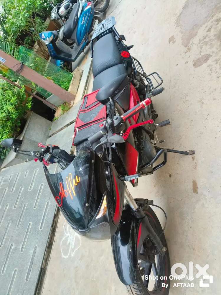 Full bore in Bajaj Showroom with orginal parts everything new conditio