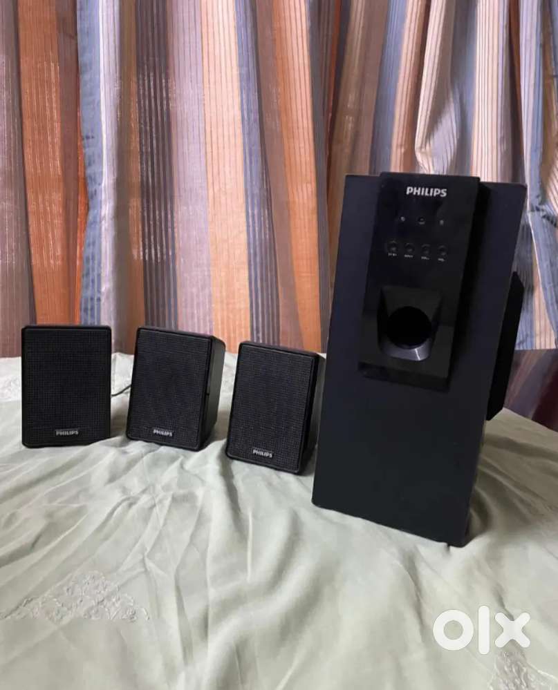 multimedia speaker system 230V 50Hz, 15MA Philips with three speakers