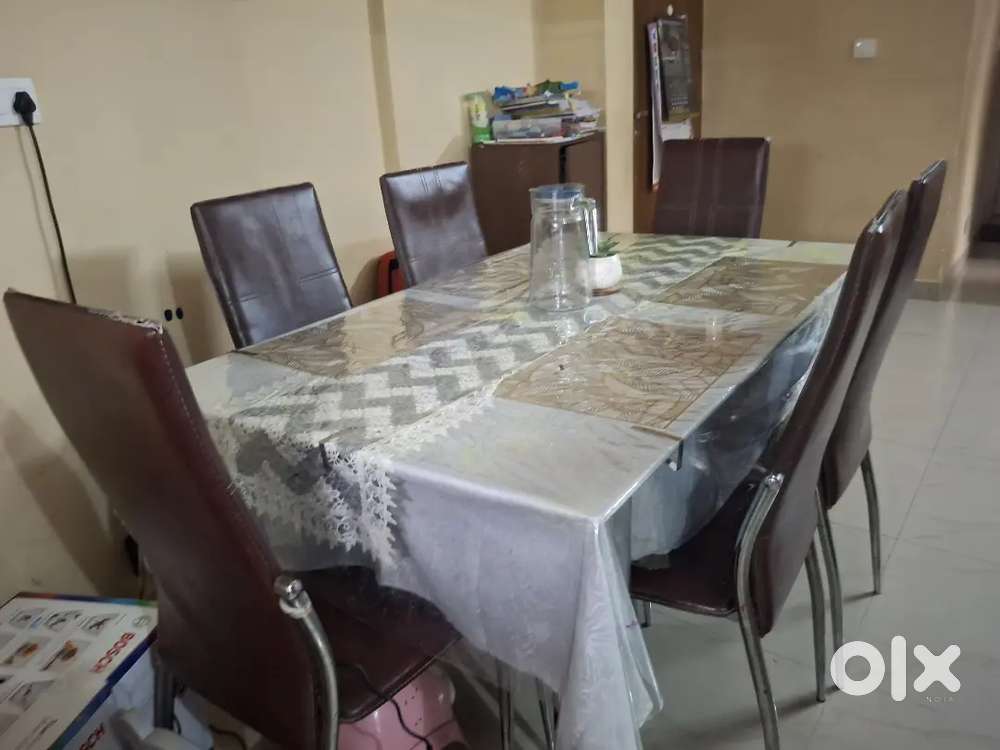 6 seater Dining Table for sale