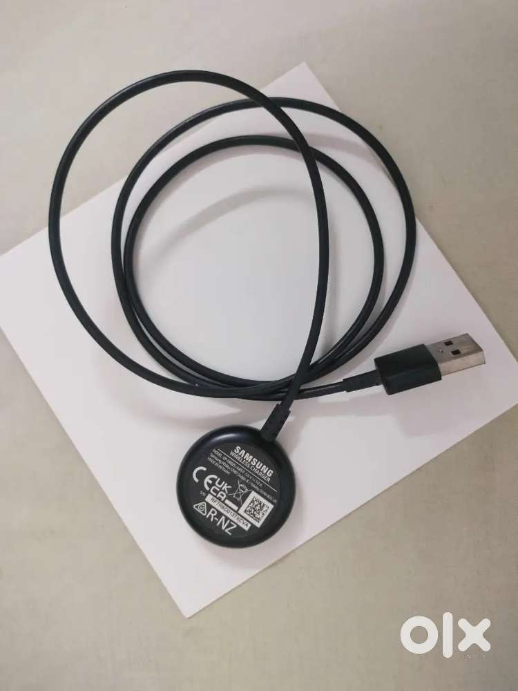 Samsung galaxy watch 4 original wireless charger and strap(not used)