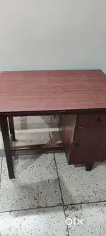 Computer table
