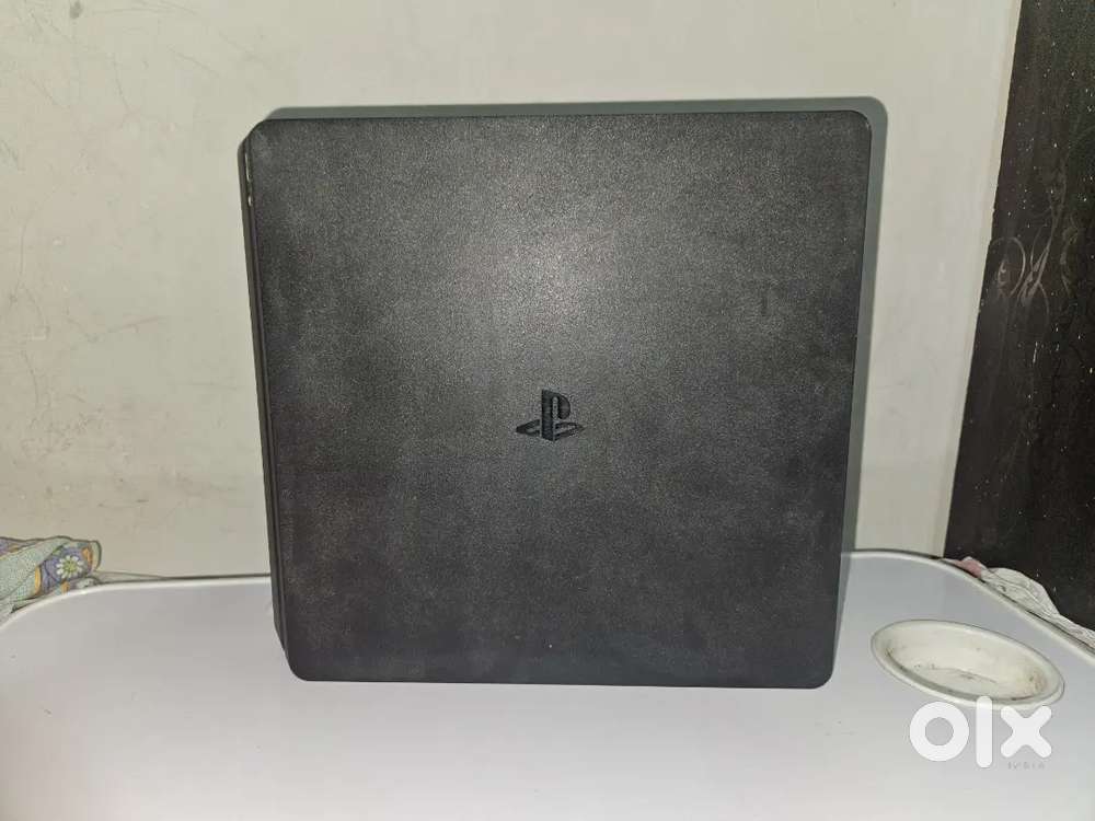 Ps4 slim with one controller