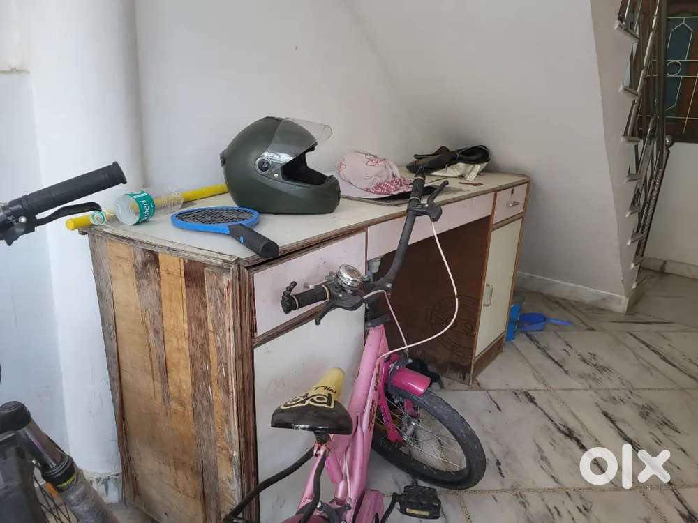 Furniture of beauty parlour
